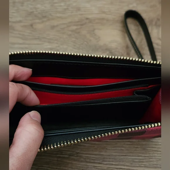 Dooney & Bourke Tucker Folded Zipper Wristlet Wallet Clutch - NWOT - Picture 5 of 8